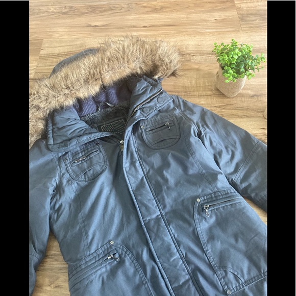 Aritzia // TNA Parka - Picture 2 of 11